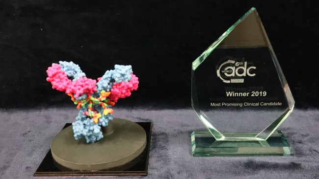 ADC modality model and Trophy of The 6th World ADC Leader